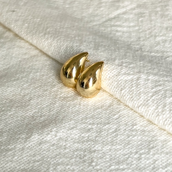 18K Gold Plated Tear Drop Earrings | New - Picture 3 of 3